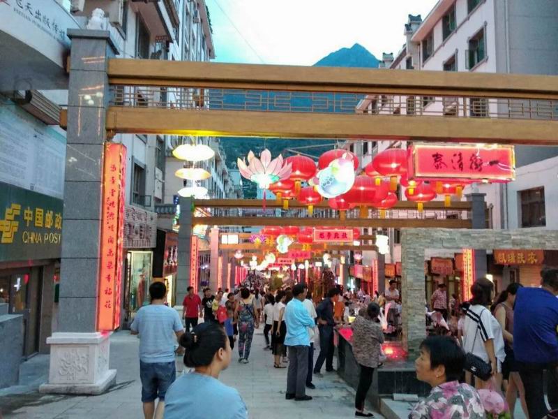 提升改造后的南街楹联文化步行街.jpg