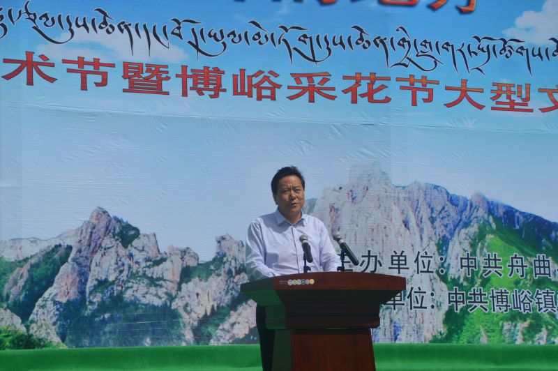 州政协主席徐强宣布第六届舟曲民俗风情楹联文化节暨“博峪采花节”开幕.JPG 州政协主席徐强宣布第六届舟曲民俗风情楹联文化节暨“博峪采花节”开幕.JPG