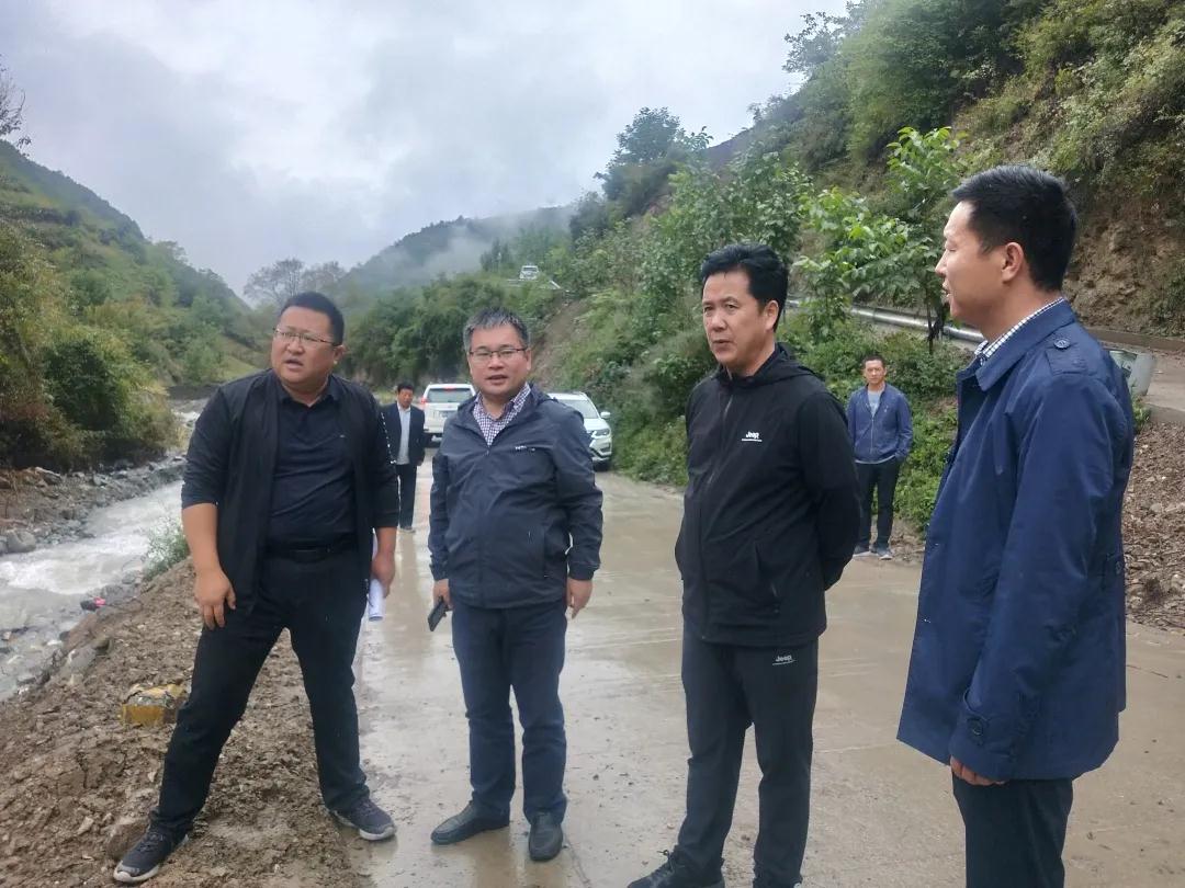 州委常委,组织部部长吕哲军赴舟曲县看望慰问防汛救灾