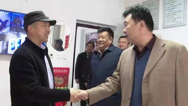 冯世德高永新走访慰问春节值班人员
