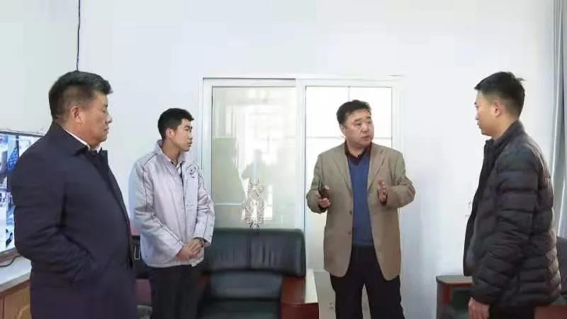 冯世德高永新走访慰问春节值班人员