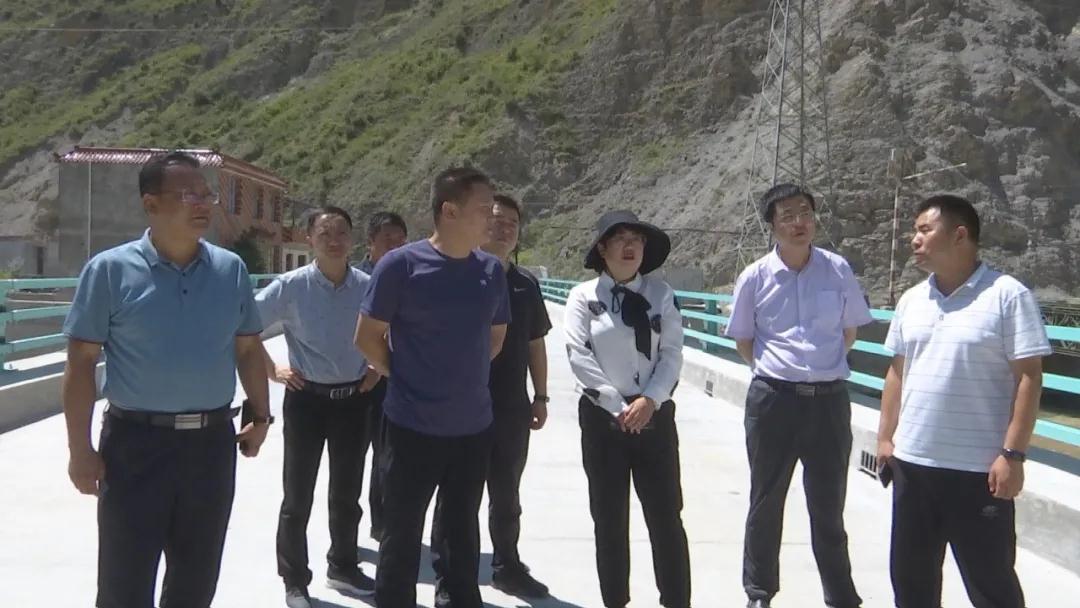 人张晖一行到舟曲县调研暴洪灾害灾后重建工作,副县长王军陪同调研